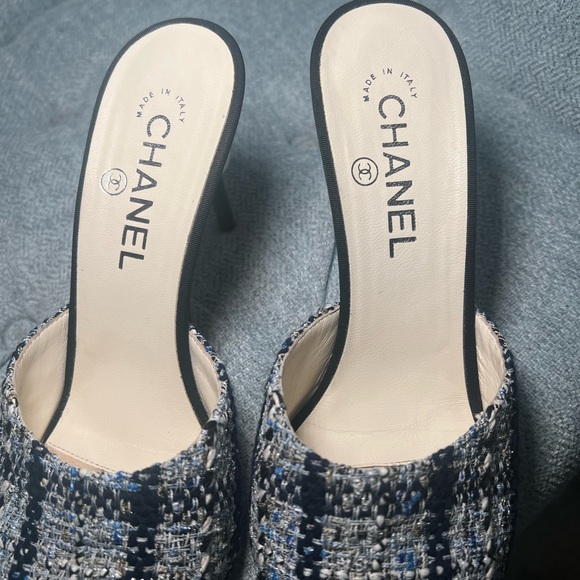 CHANEL Black/Blue Tweed & Grosgrain pointed toe CC Pearl heel Mule - Picture 10 of 14